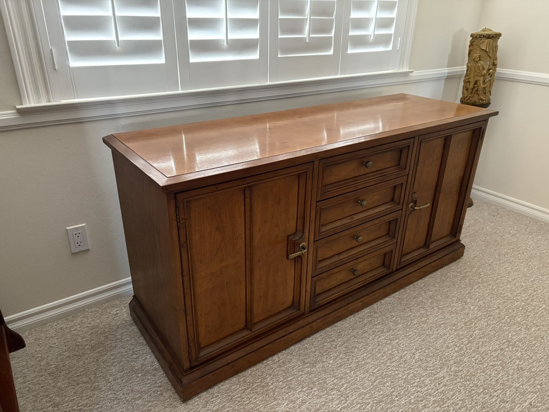 Dining room Sideboard/Credenza