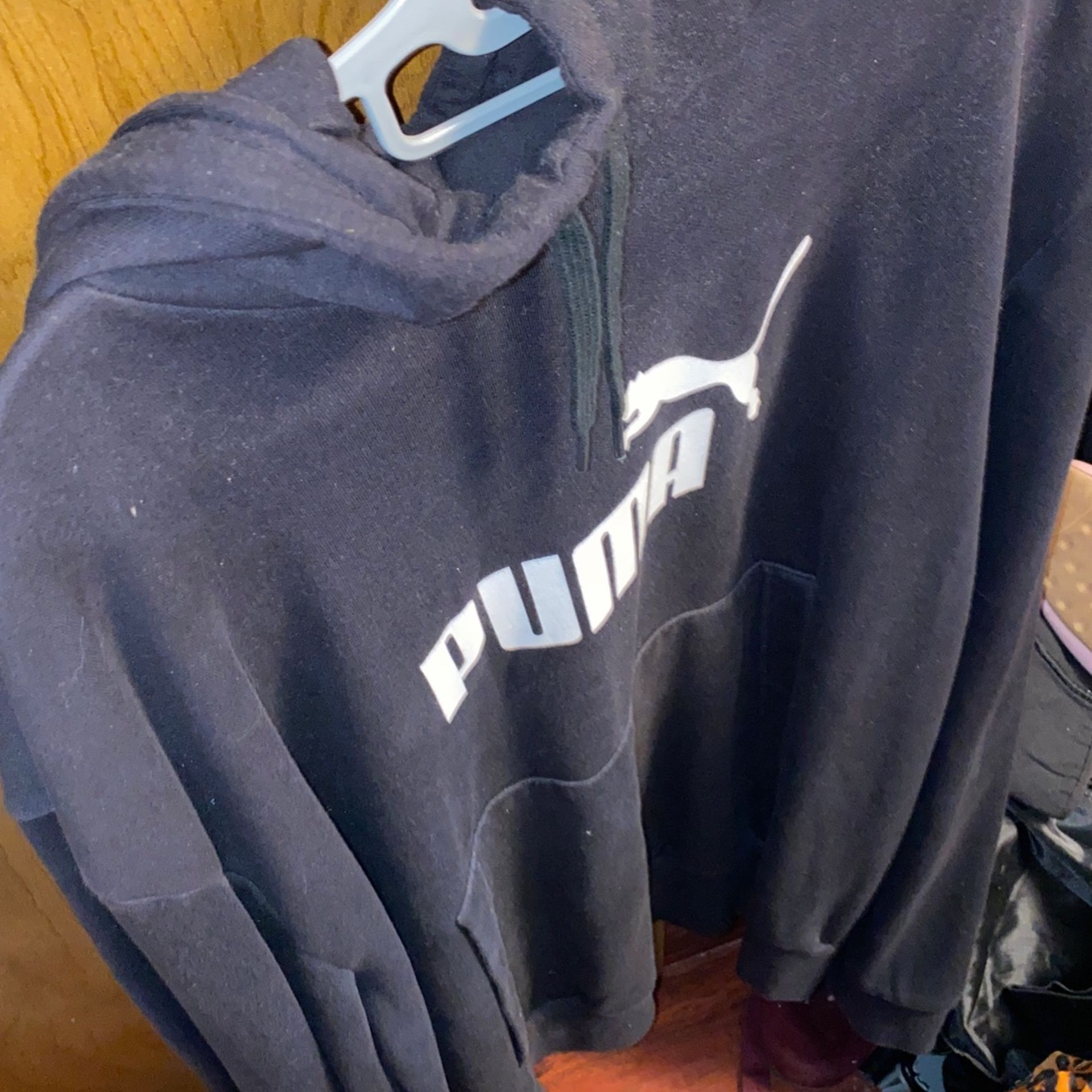 Hoodie Black Puma 🐆 Sweater Size XL Perfect For Men and Women Great Condition