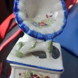 Vintage Little Trinket Ceramuc Box. Cute!