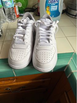 White Nike dunks