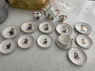 Vintage tea party plates