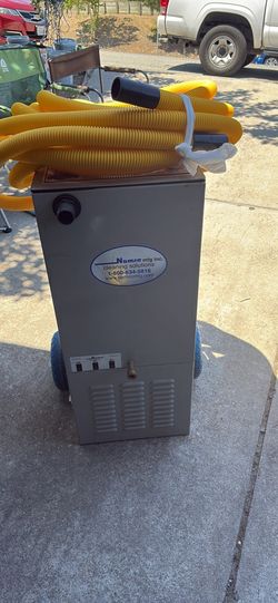 Carpet cleaning machine