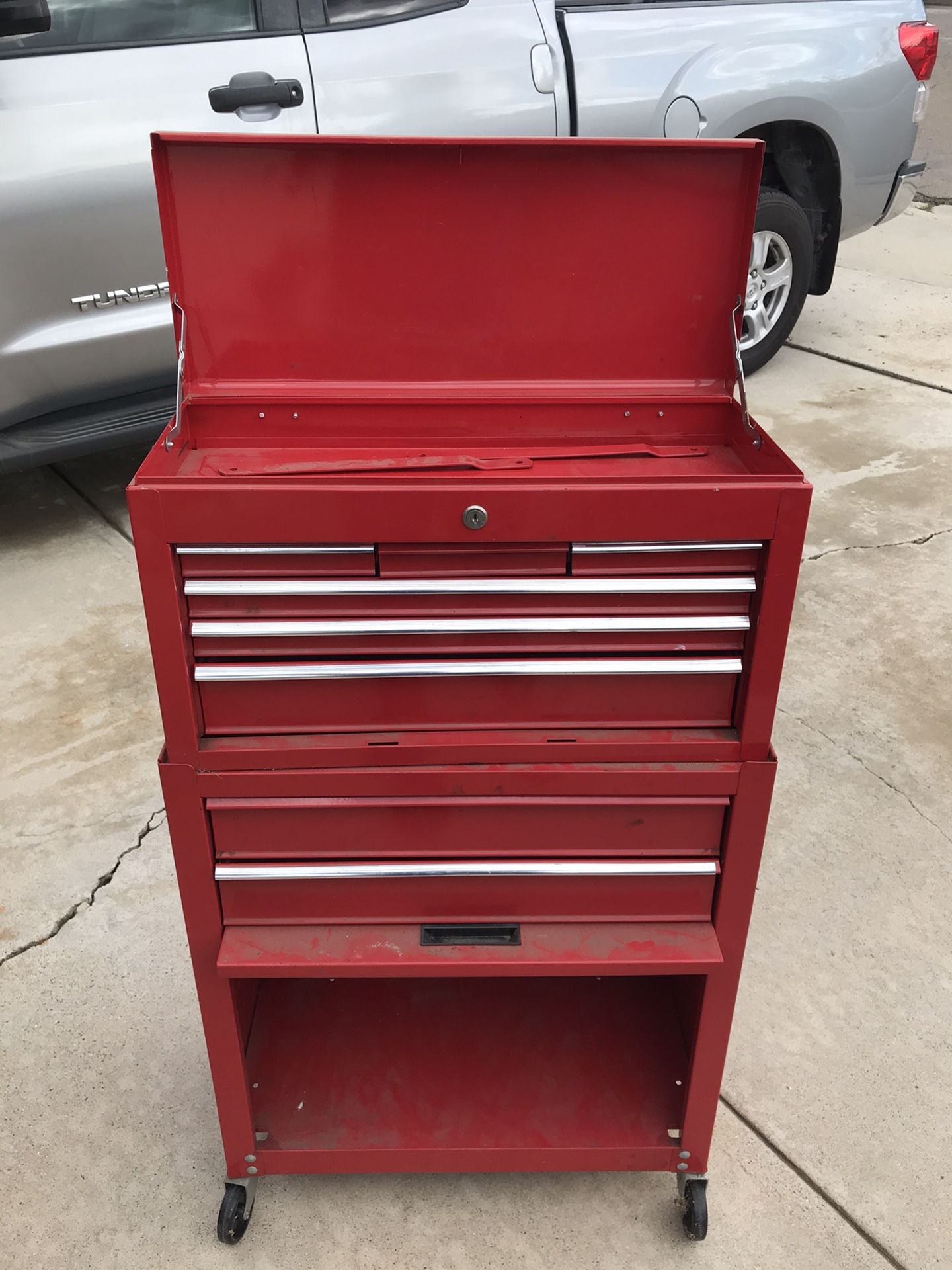 Roll around toolbox