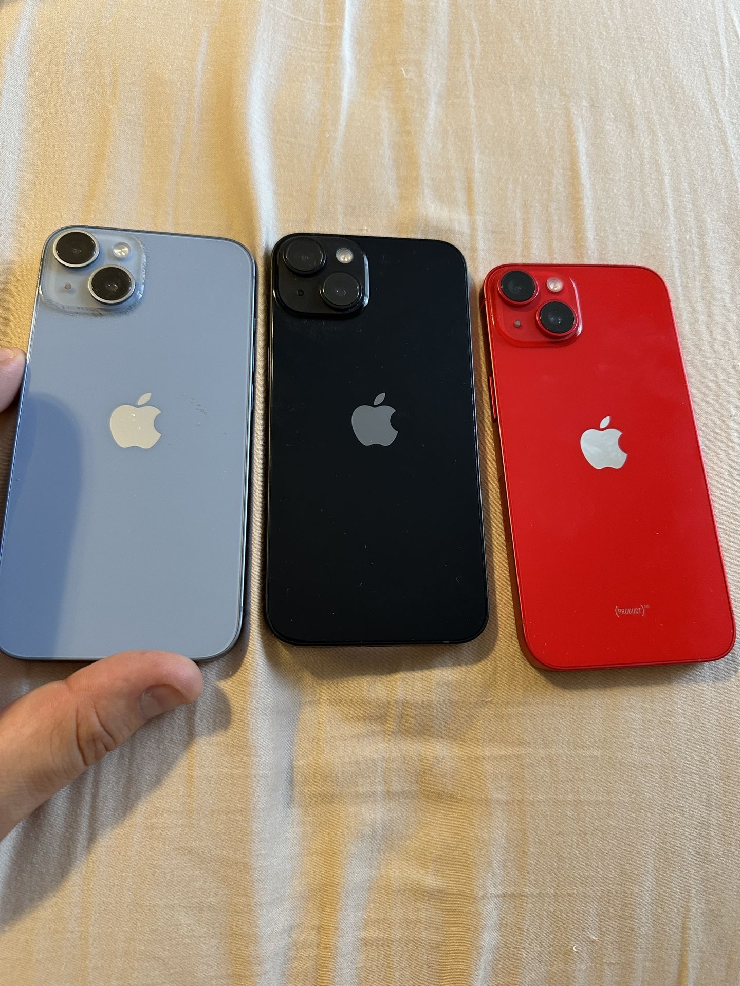 Selling iPhone 14 128GB Any Carrier Unlocked Colors Black/Blue/Red in Very Good Condition