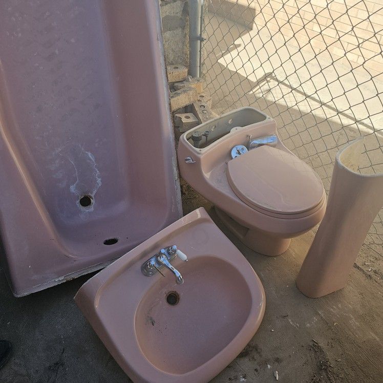 Vintage Match Bathroom Tub Toliet And Sink