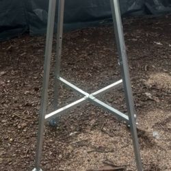 Clothing Display Rack.  MAKE ME A OFFER 