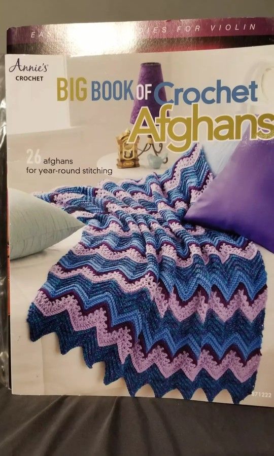 Big Book of Crochet Afghans: 26 Afghans for Year-Round Stitching (Annie's  Crochet)