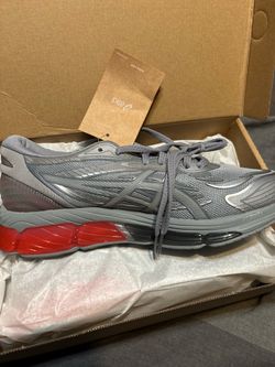 NWT Womens size 9 Quantim Gel ASICS
