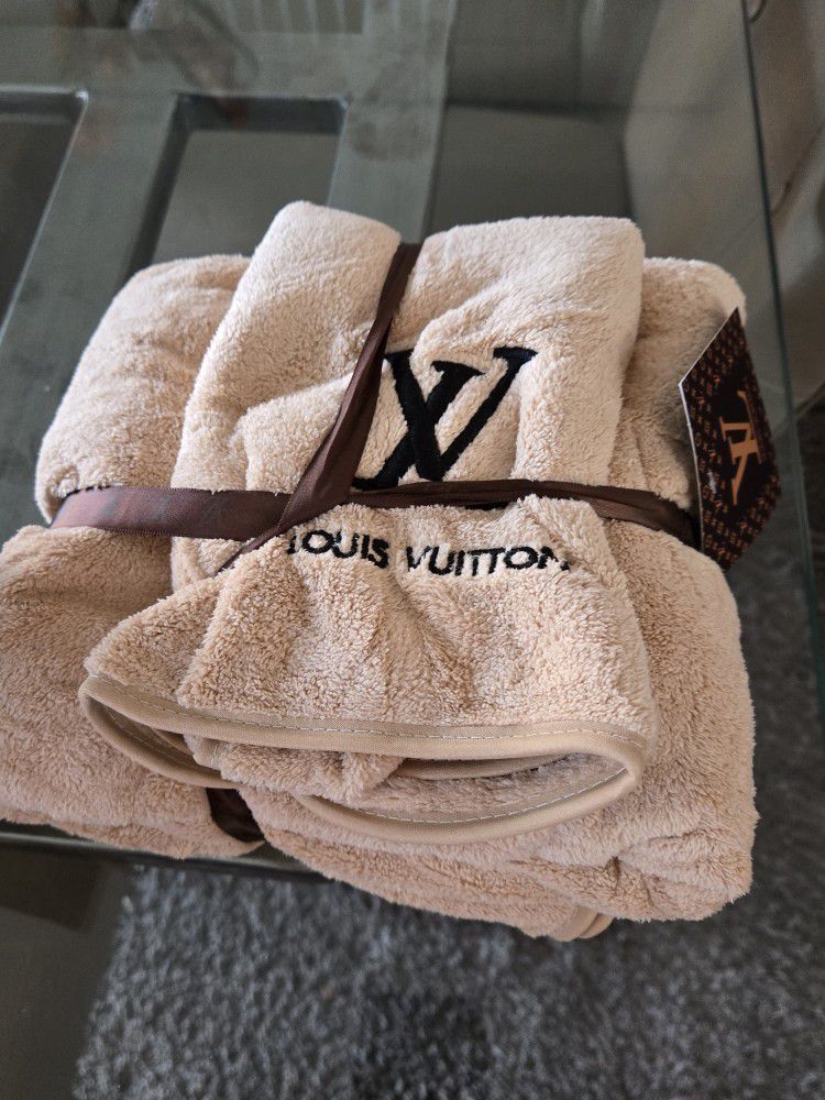 LV Decorative Towel Set