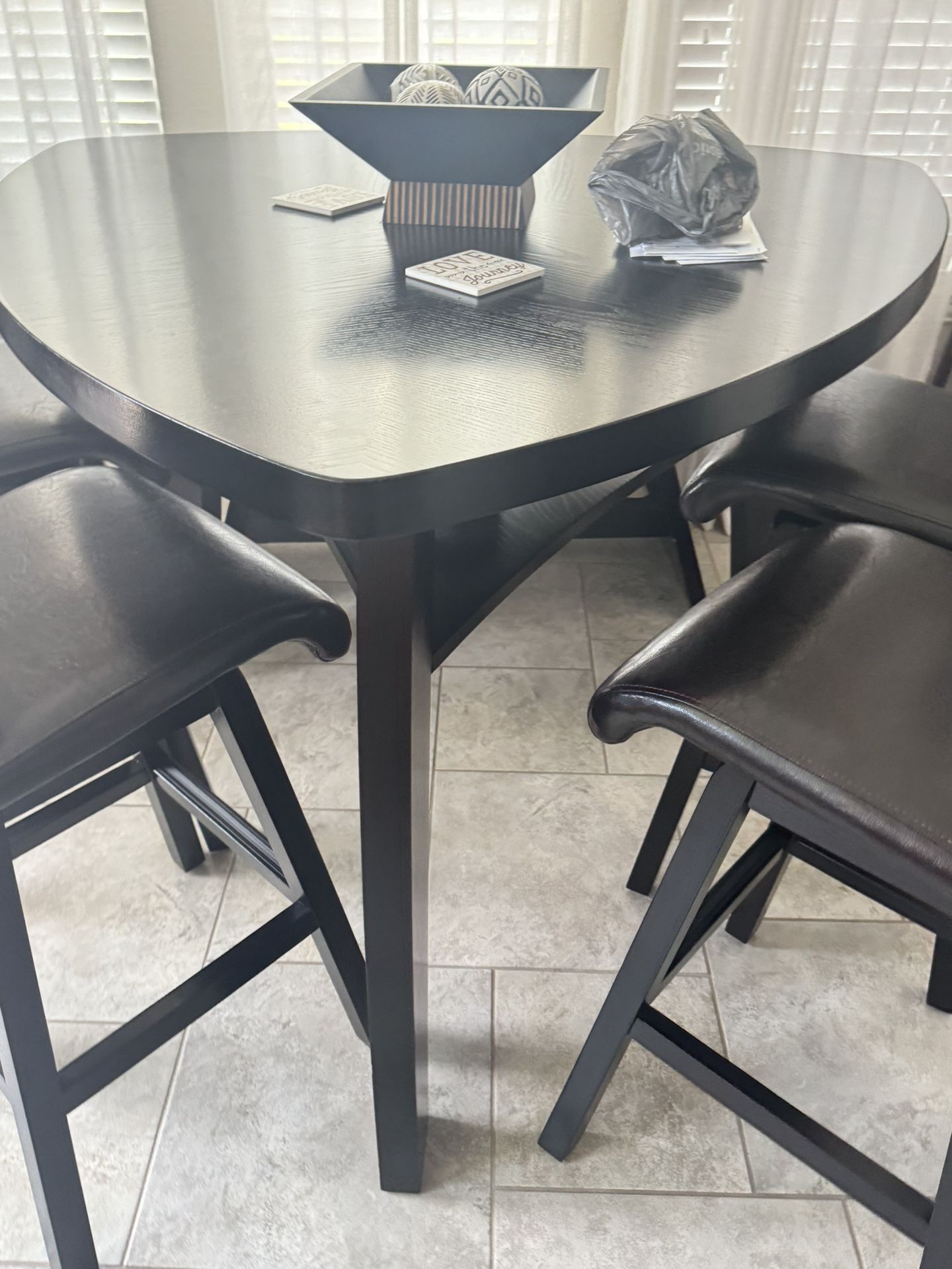 Table and swivel chairs/bench