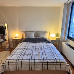 Solid Wood Queen Size Bed Frame And Paird Nightstand 