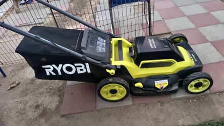Maquina seminueva ryobi $80 sin pila con pila $140