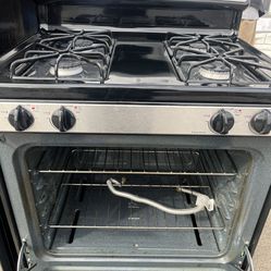 G.E Stainless Steel 30” Gas Stove 