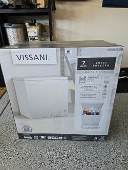 7 cu. ft. Vissani chest freezer (New but damaged. Read description)