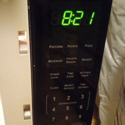 Hamilton Beach 0.9 Cubic ft. Countertop Microwave Oven 