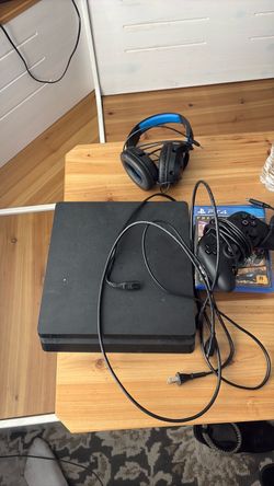 Sony PlayStation 4 Slim Console Bundle