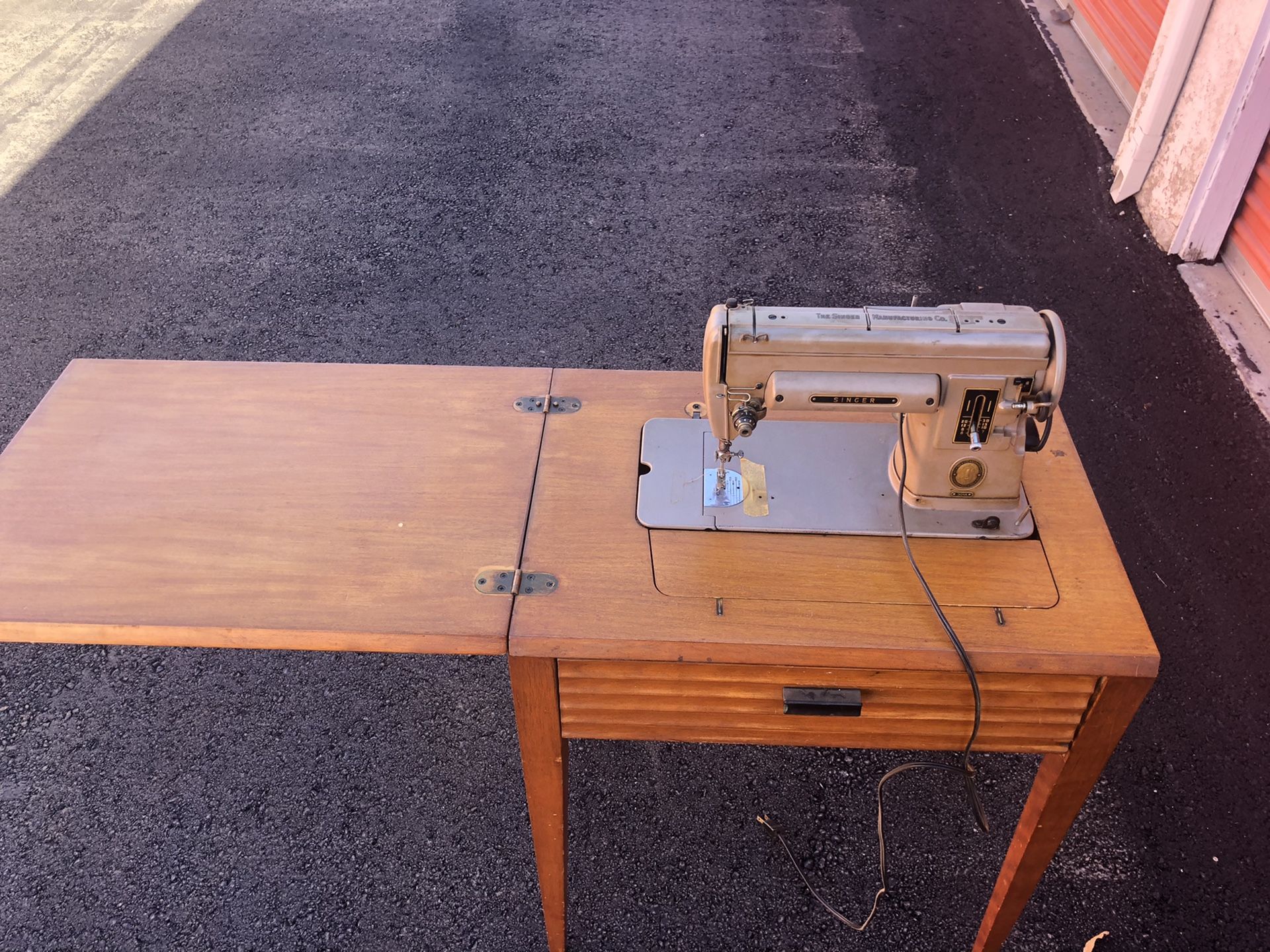 Singer electric sewing machine