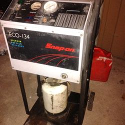 Snap on 134 Freon Recyclable - Replunish Machine