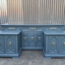 Gorgeous Thomasville 3 Piece Dresser Set