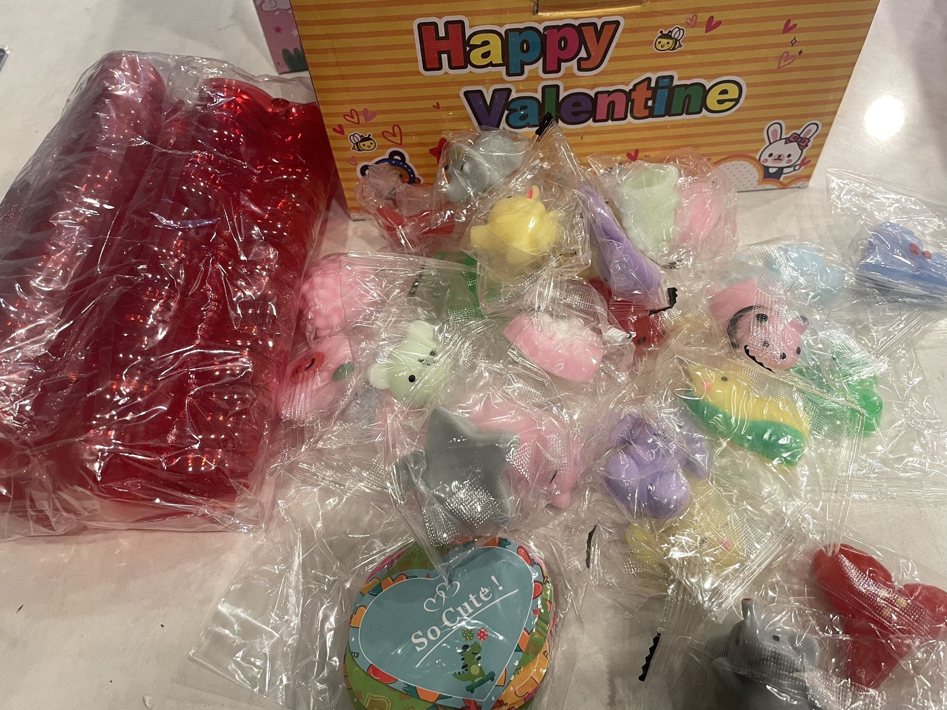 28 Packs Valentine Squishies Mochi in Hearts with Cards, Cute Mochi Squeezes Valentines Day Gifts Squishies Toys for Kids Classroom Exchange Prize Sup