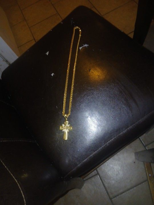 10kt Chain With Cross charm