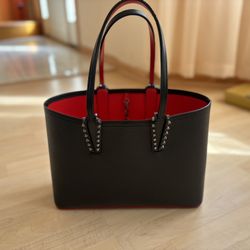 Christian Louboutin Cabata Tote In Grained Leather 