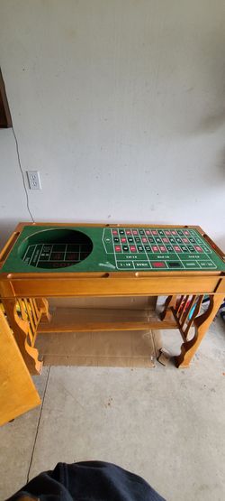 Poker/roulette game table