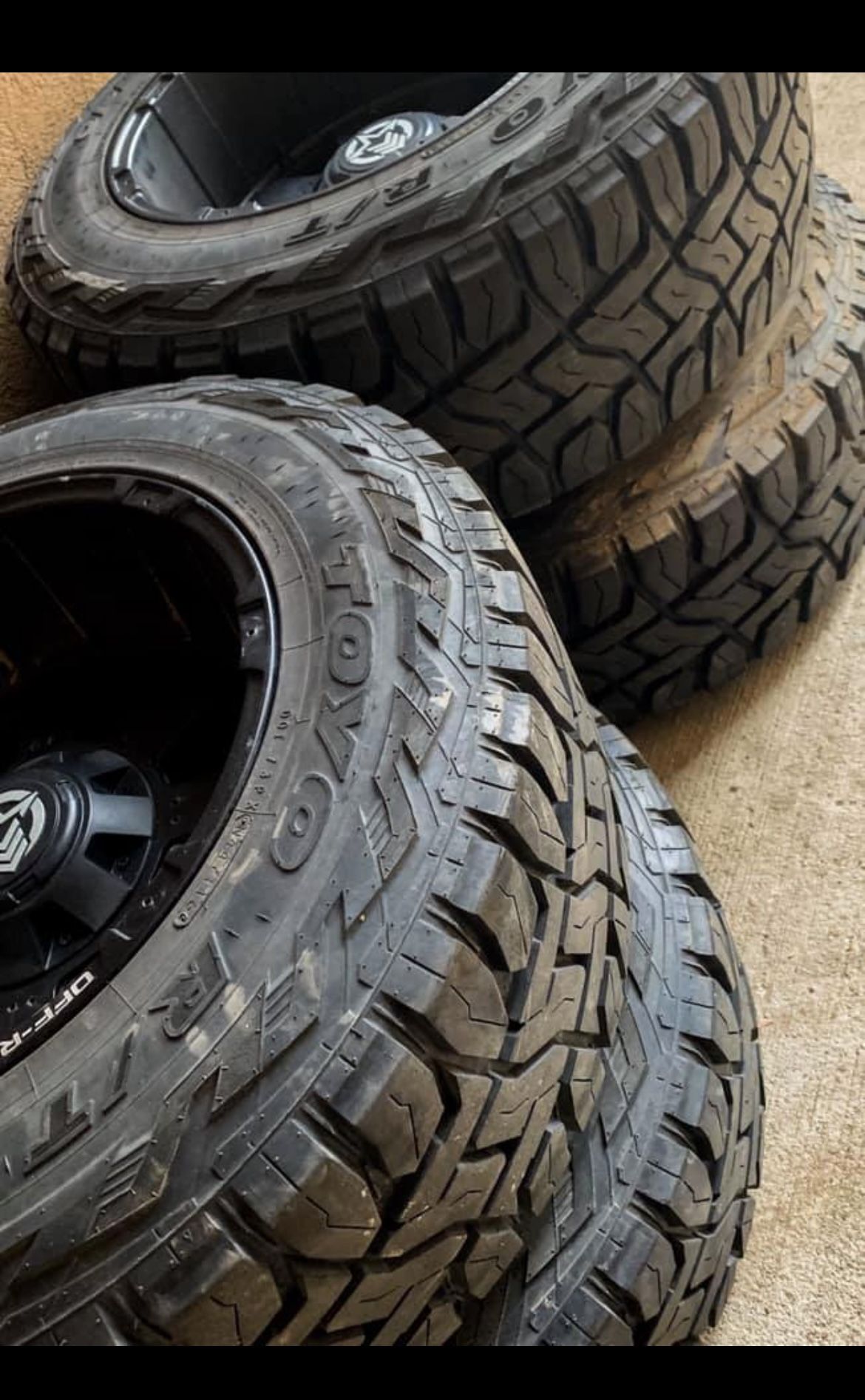 35” Toyo R/Ts on Anthem Wheels – 6 Lug | Full Set