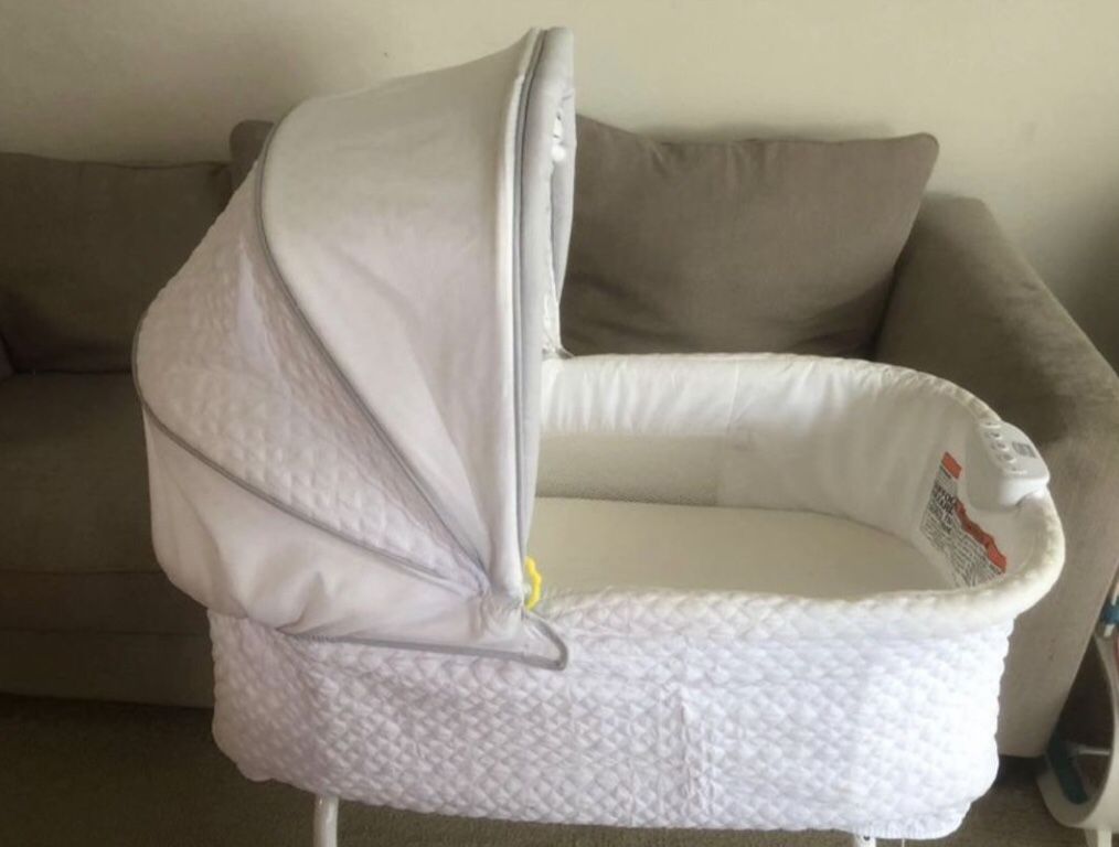 Delta Children Gliding Bassinet