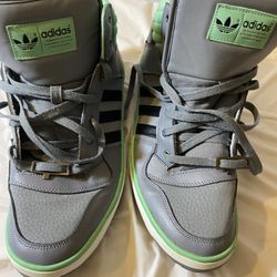 6 Pairs Of Adidas Sneakers I’m Great Condition 