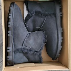 New Women's Genuinely Shearling Sheepskin Boots, Size 8 7 9 6  Black