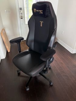 Secretlab TITAN Evo XL 2024 Stealth Leatherette + PlushCell Armrests – Great Condition