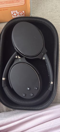 noise cancelling headphones