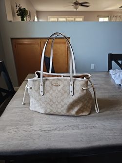 Coach Purse: Great Condition