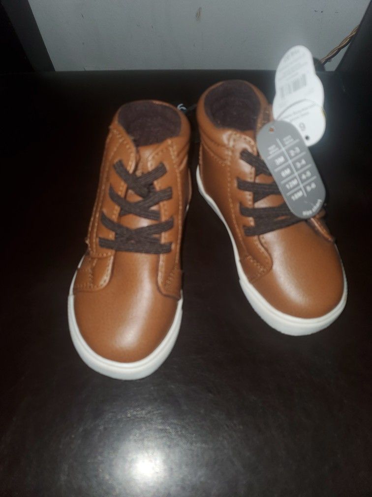 *NEW & FREE* Size. 6 Months.