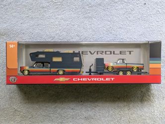 M2 Machines CHASE Hauler 1975 Chevrolet Cheyenne Super 30 & 1978 C10 Silverado