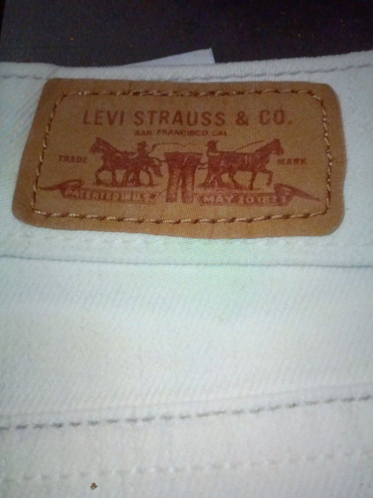 WOMEN'S LEVI & STRAUSS DENIM SLIM JEANS SIZE 8M