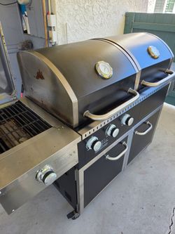 BBQ GIRL with smoker heavy-duty stanlles Steel Super Clean everything works fine looks and works like brand new grill