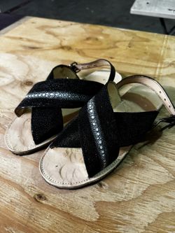 Sandalias de piel negras – Nuevas