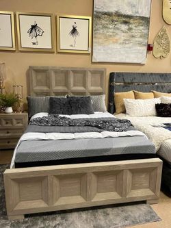 Floor Model Sale!! 4 pc King BEDROOM - Modern Classic Bedroom Set!!!