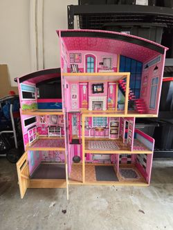 Wooden Dollhouse/KidsKraft
