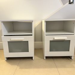2 bedside tables