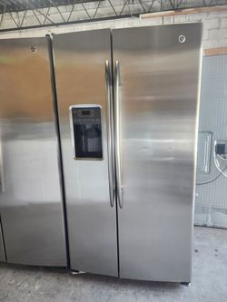 G/E refrigerator stainless Steel everything works good