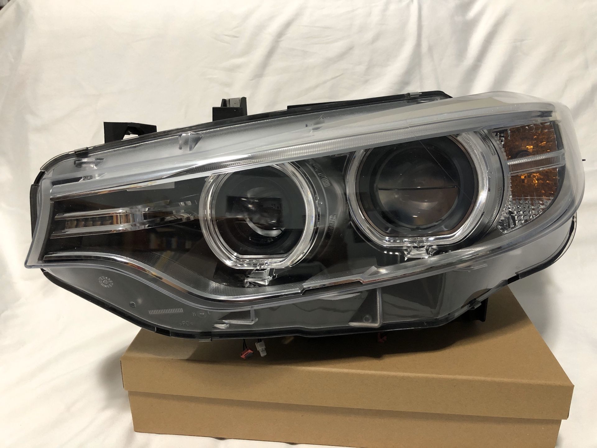 BMW F32 F33 Bi-Xenon Headlight - Left Side - Adaptive AKL - USA Model - OEM (Original BMW) - LHD (Left Hand Drive) Part Number: 63117377853