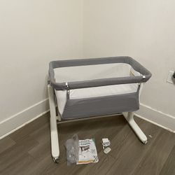 BRAND NEW BABY BASSINET ELECTRIC 