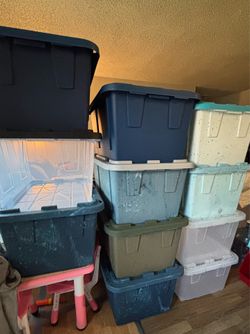 Plastic storage bins