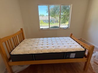 Twin Solid Wood Bed Frame with Mattress