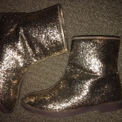 Girls crazy 8 glitter gold boots like new size 4 So gorgeous for the holiday 