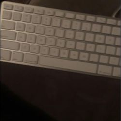 Apple Keyboard 