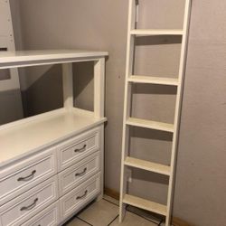 Bed Frame, Un Good Conditions